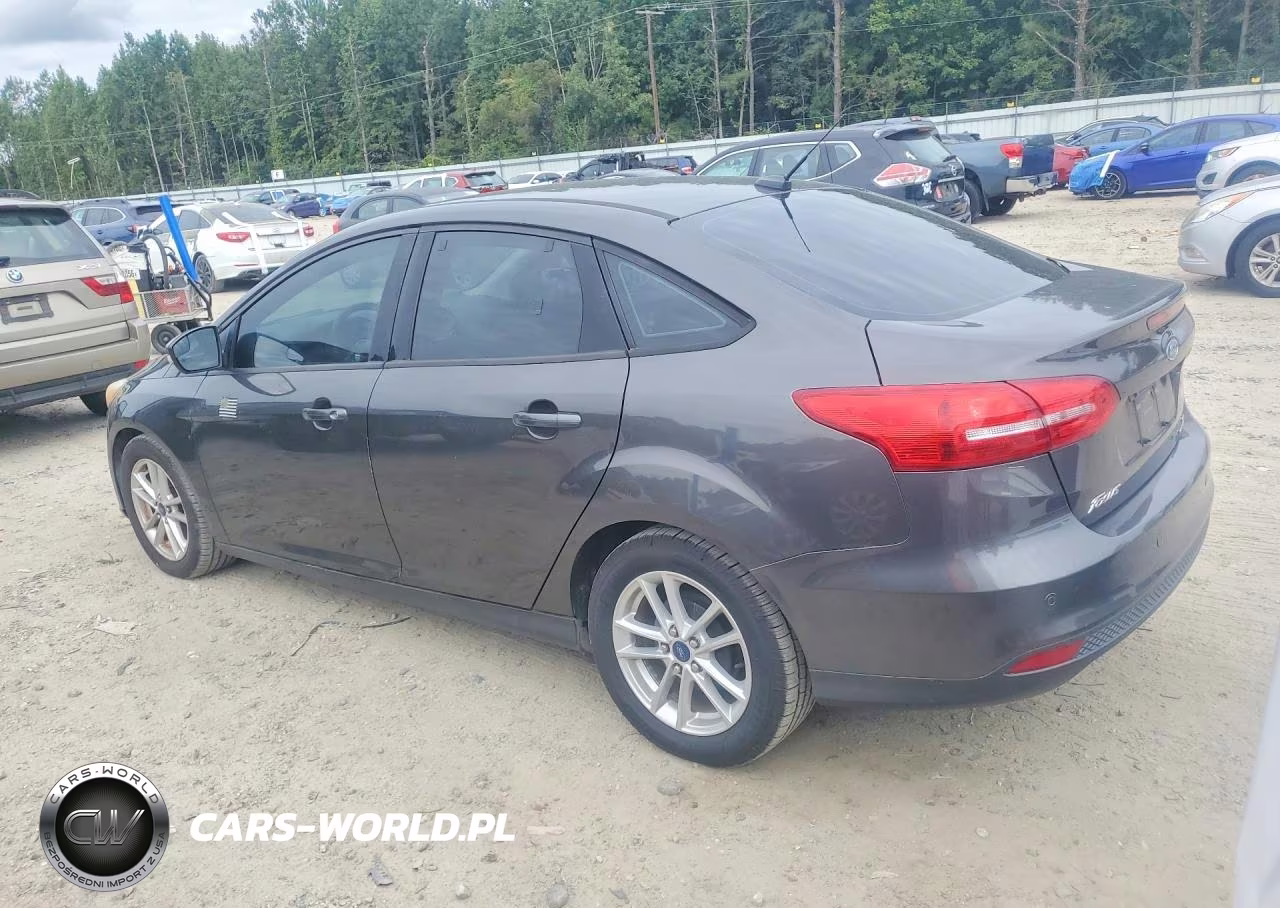 2015 Ford Focus Se VIN:1FADP3F27FL323773 - 2
