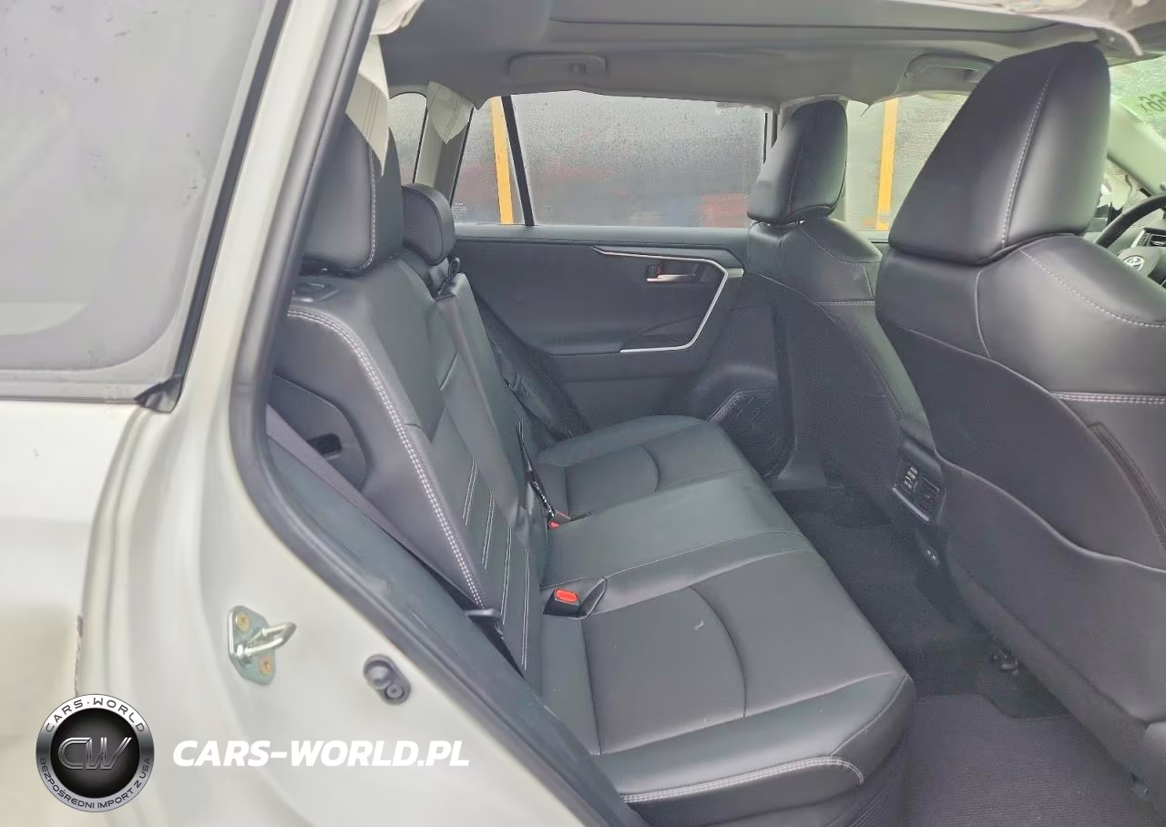 2025 Toyota Rav4 Limited VIN:JTMD6RFV7SJ070048 - 10