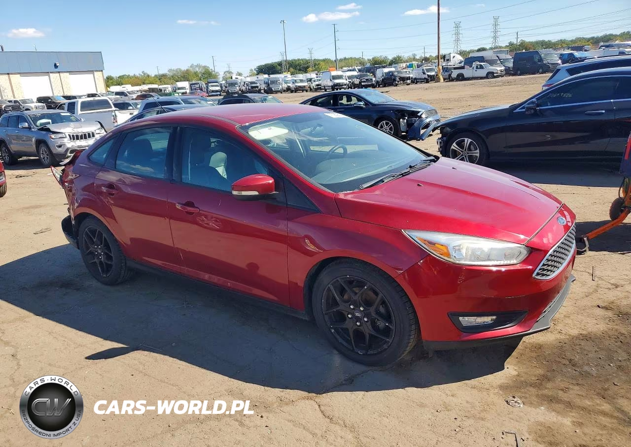 2016 Ford Focus Se VIN:1FADP3F2XGL233857 - 4