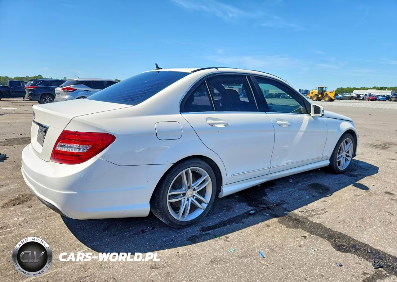 2013 Mercedes-Benz C 250 VIN:WDDGF4HB0DA843986 - 3