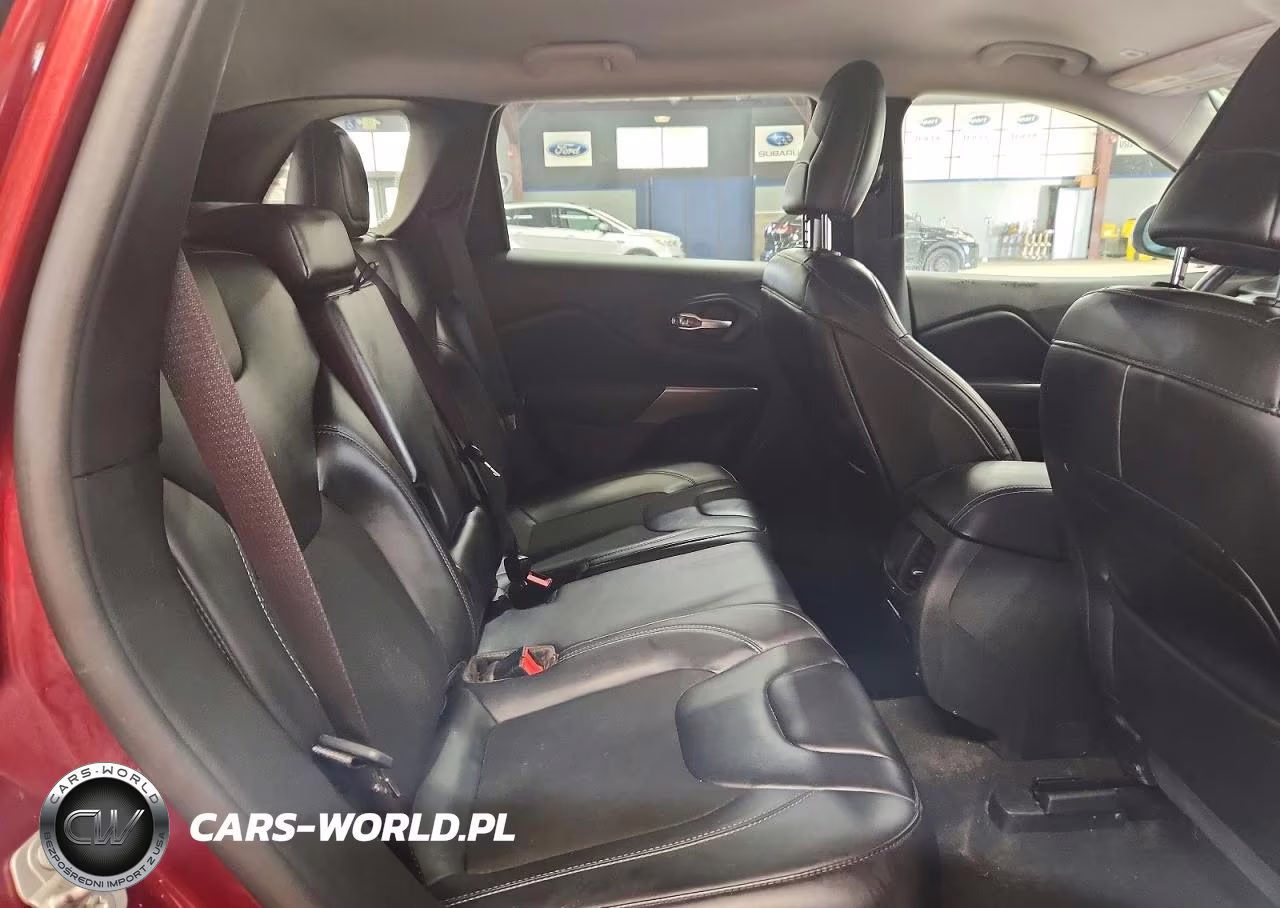 2019 Jeep Cherokee Latitude Plus VIN:1C4PJMLX5KD480768 - 10
