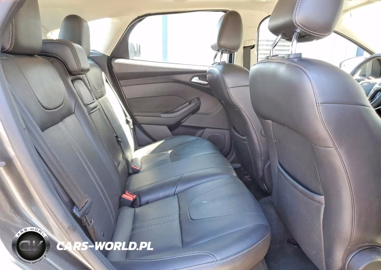 2012 Ford Focus Titanium VIN:1FAHP3N24CL327469 - 10