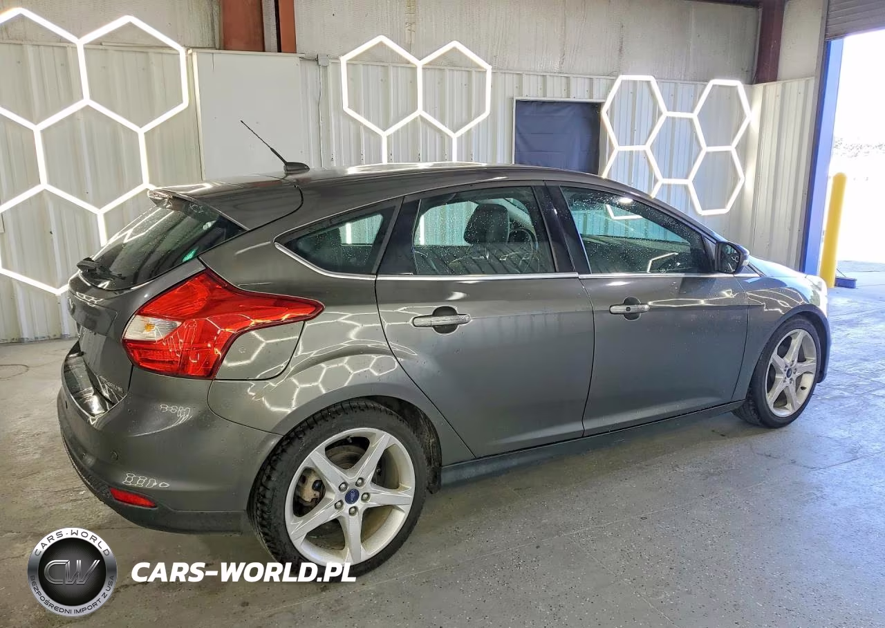 2012 Ford Focus Titanium VIN:1FAHP3N24CL327469 - 3