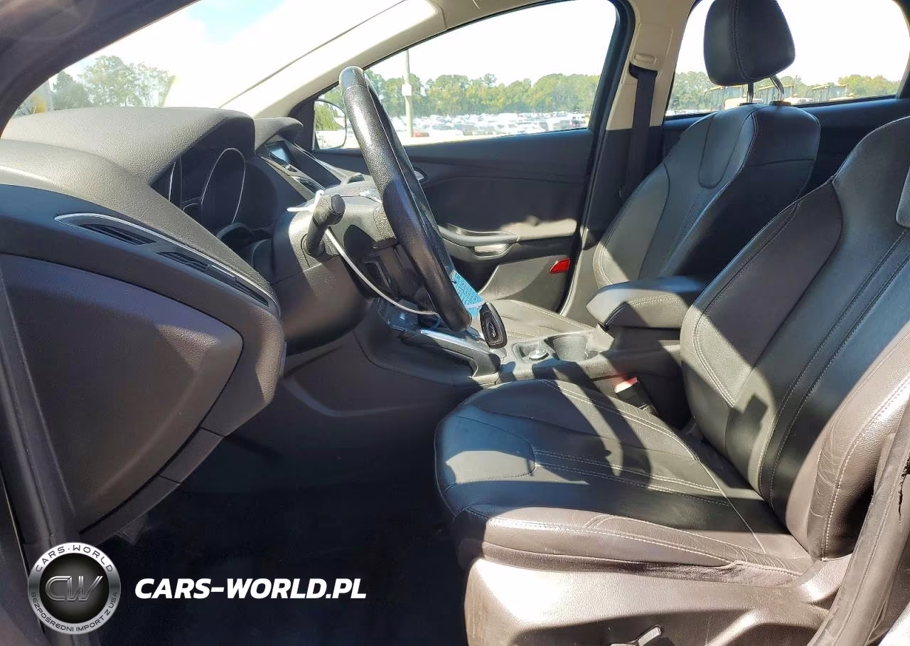 2012 Ford Focus Titanium VIN:1FAHP3N24CL327469 - 7