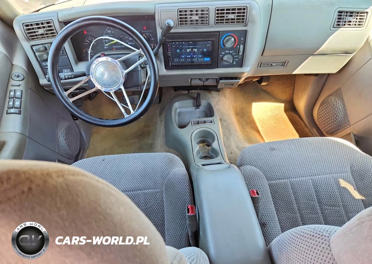 1995 Chevrolet Blazer VIN:1GNCS13W6S2248944 - 8
