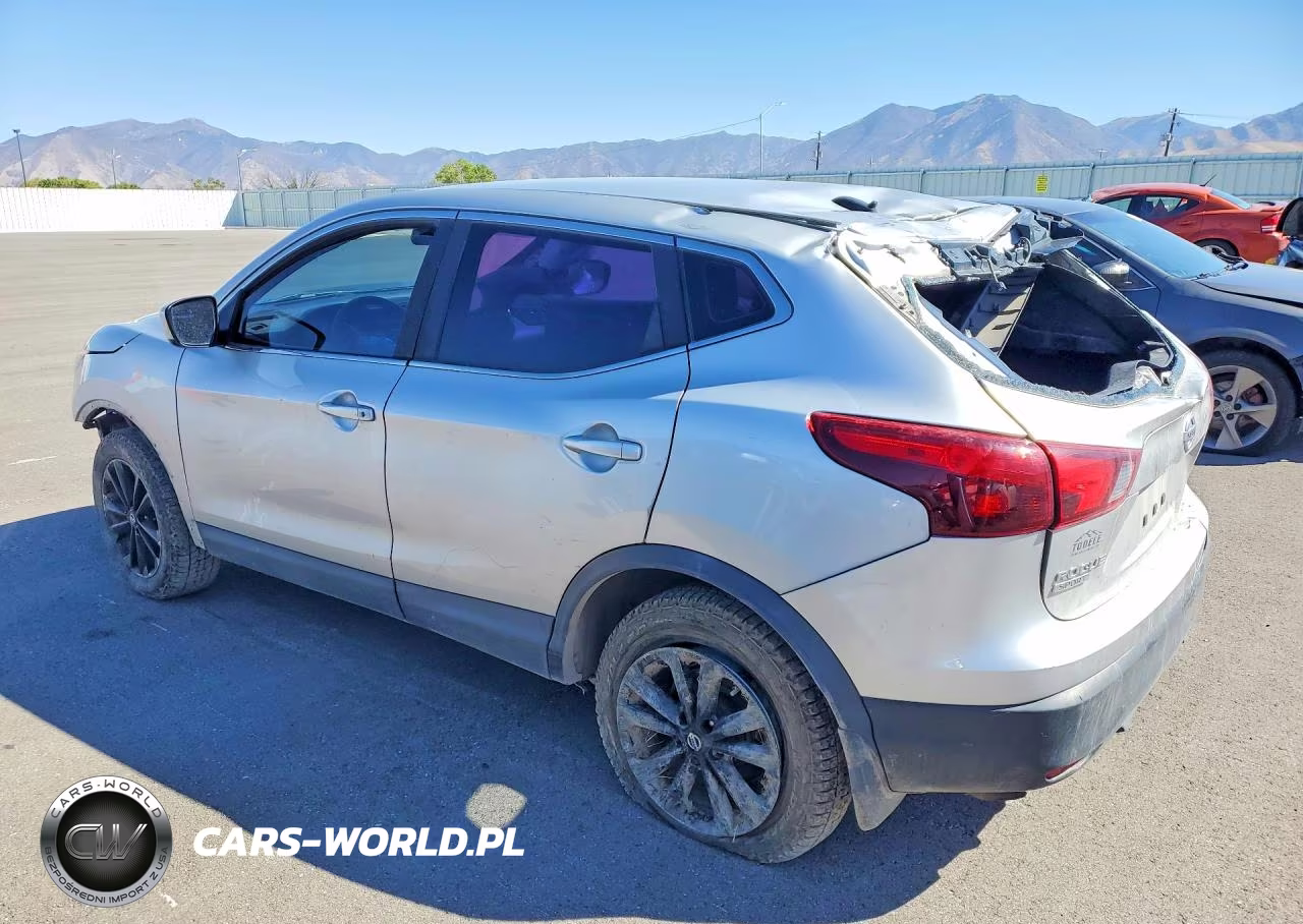 2019 Nissan Rogue Sport S VIN:JN1BJ1CR4KW620620 - 2
