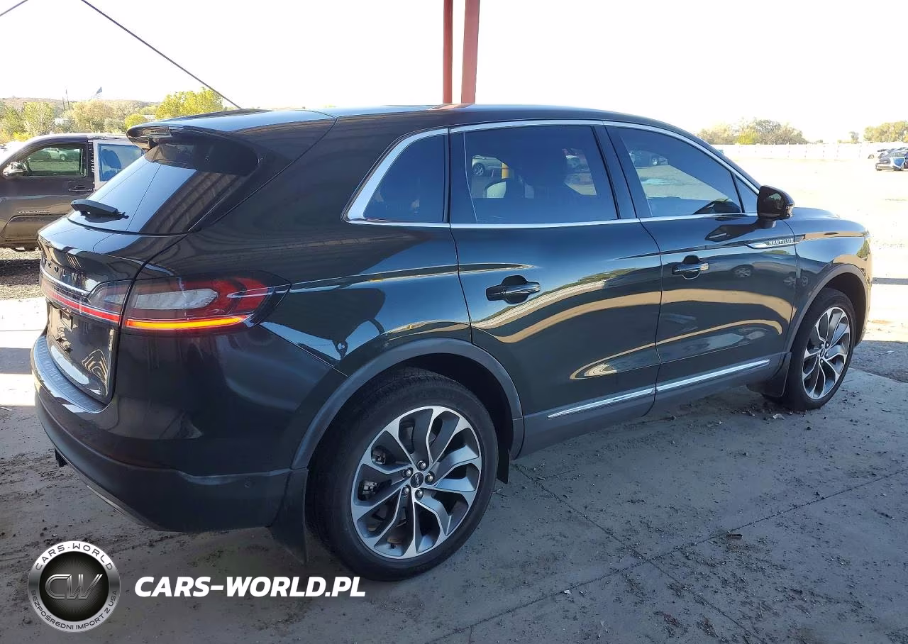 2023 Lincoln Nautilus Reserve VIN:2LMPJ8KPXPBL08757 - 3