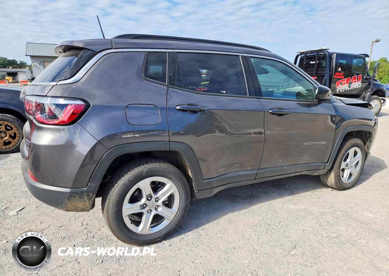2023 Jeep Compass Latitude VIN:3C4NJDBNXPT501879 - 3