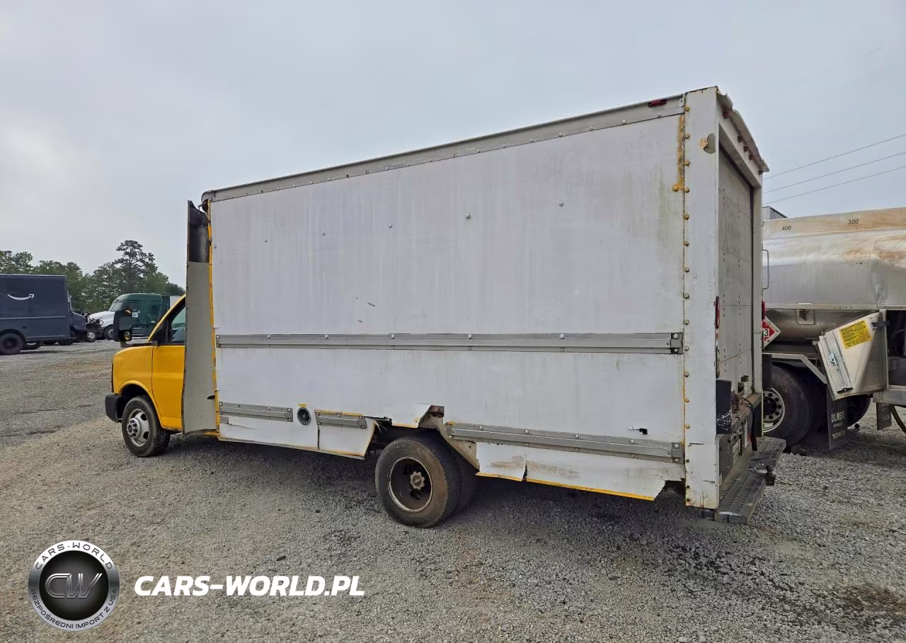 2005 GMC Savana Box Truck VIN:1GDHG31UX51911404 - 2