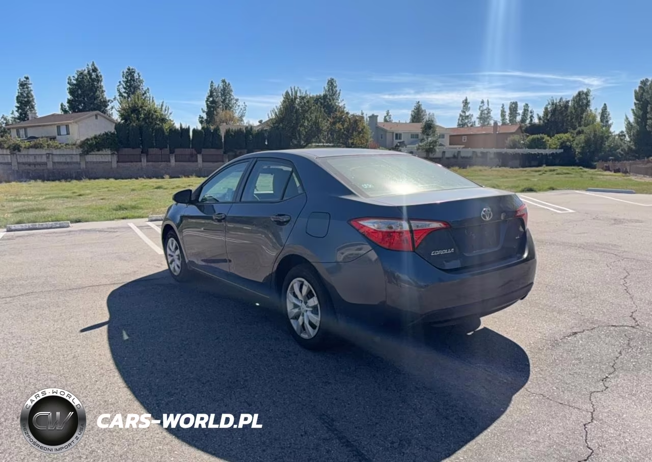 2015 Toyota Corolla Le VIN:2T1BURHE8FC230112 - 3