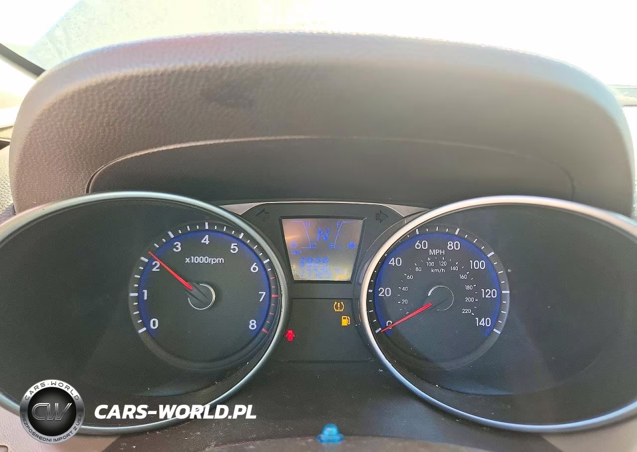 2011 Hyundai Tucson Limited VIN:KM8JUCAC6BU203887 - 9