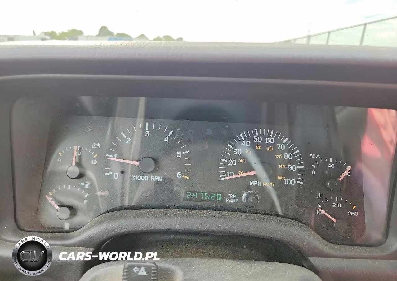2001 Jeep Cherokee Classic VIN:1J4FF58S71L585097 - 9