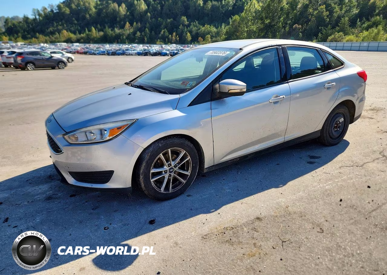 2017 Ford Focus Se VIN:1FADP3F23HL313292 - 1