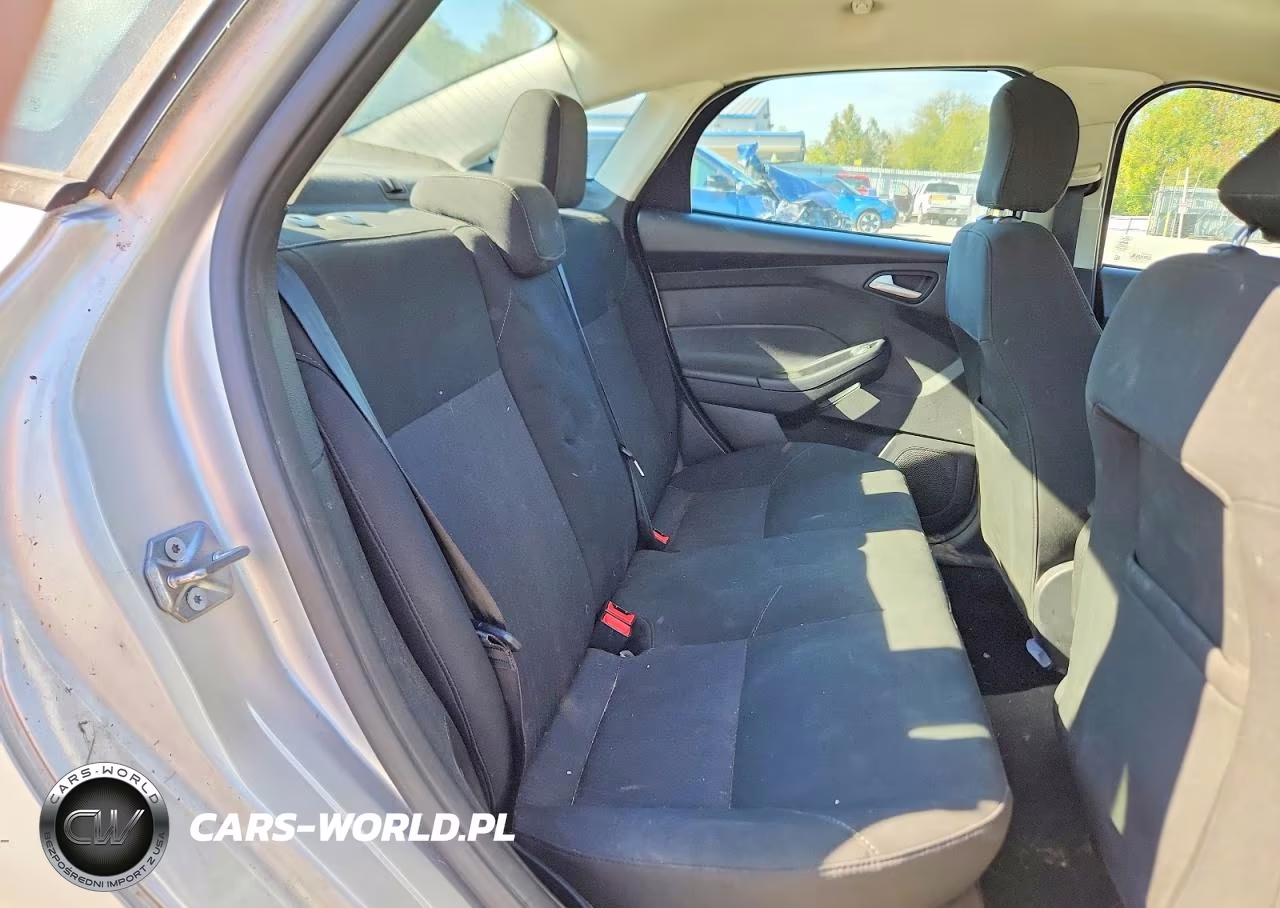 2017 Ford Focus Se VIN:1FADP3F23HL313292 - 10