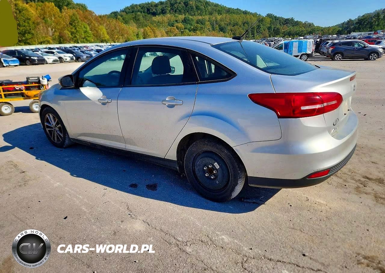 2017 Ford Focus Se VIN:1FADP3F23HL313292 - 2