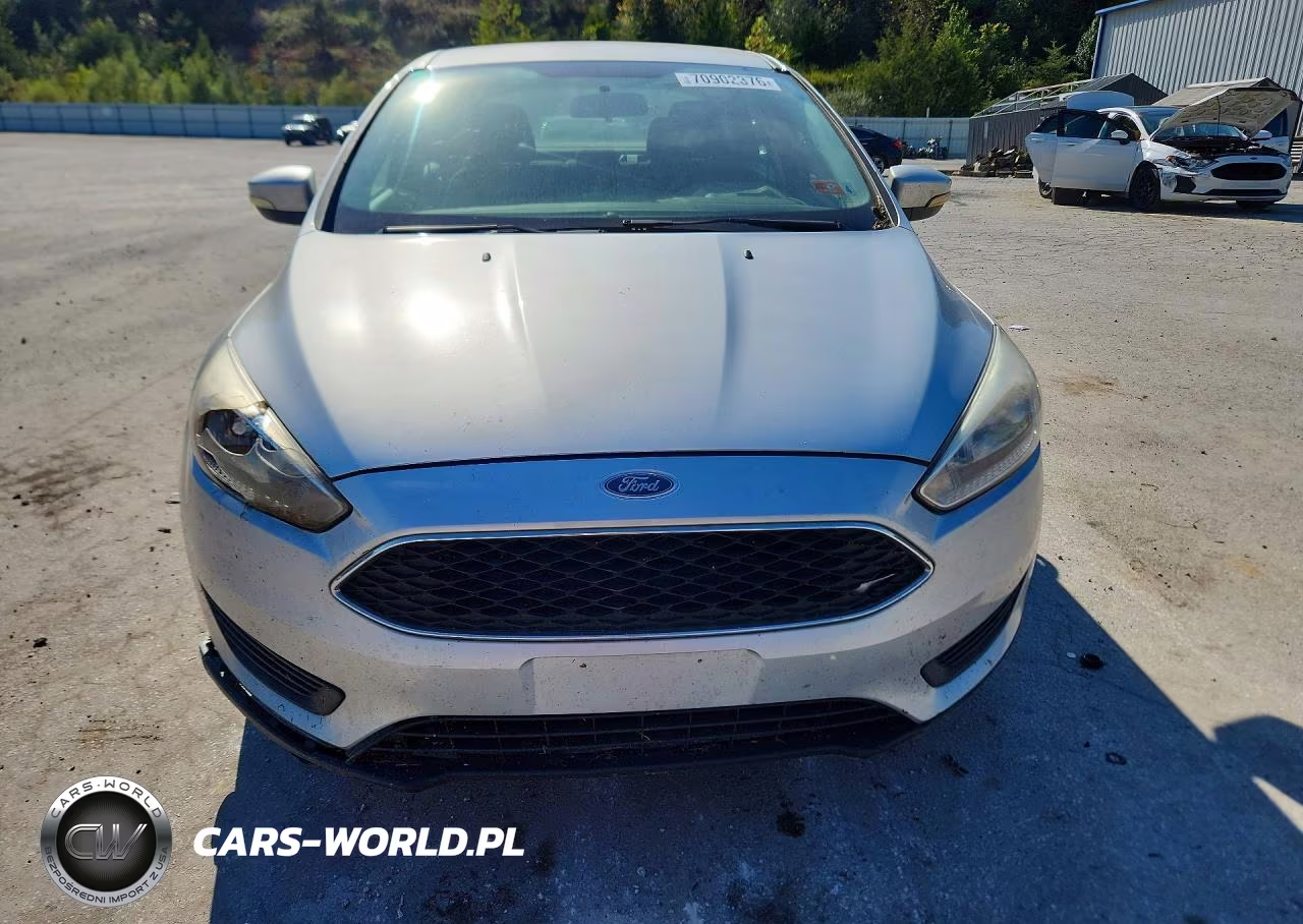 2017 Ford Focus Se VIN:1FADP3F23HL313292 - 5