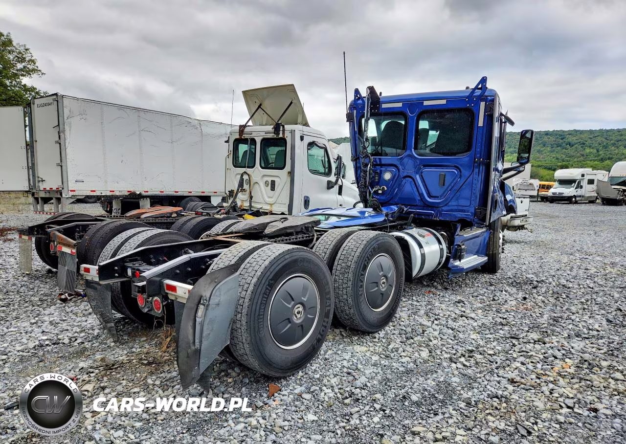 2025 Freightliner Cascadia 126 Semi Truck VIN:3AKJHLDV5SSWD6475 - 3