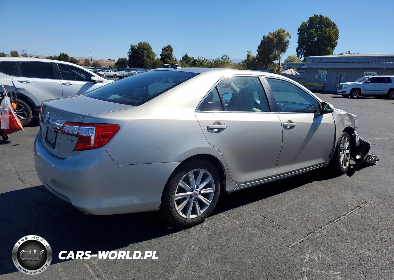 2014 Toyota Camry Xle VIN:4T4BF1FK2ER401752 - 3