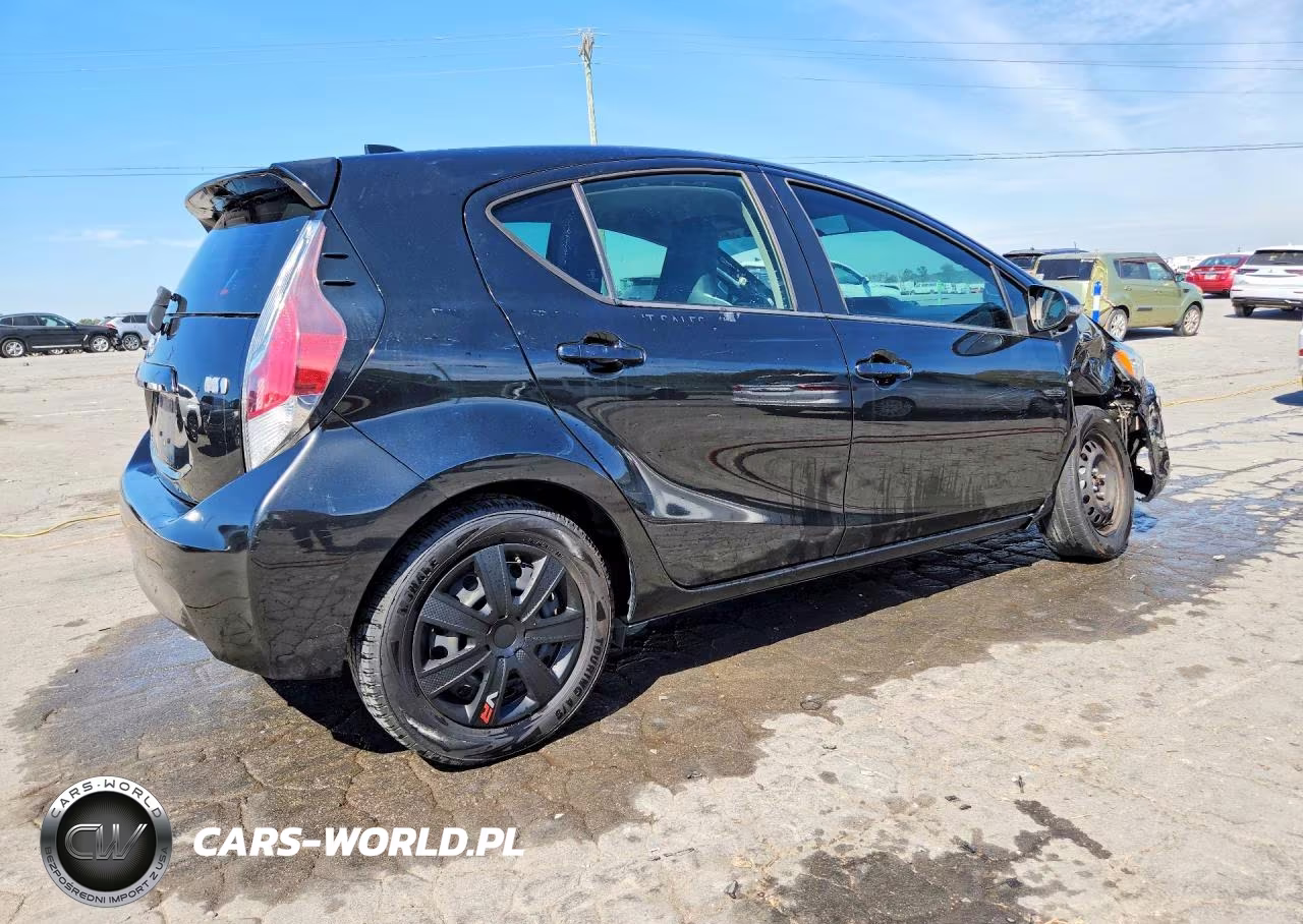 2015 Toyota Prius C One VIN:JTDKDTB35F1101494 - 3