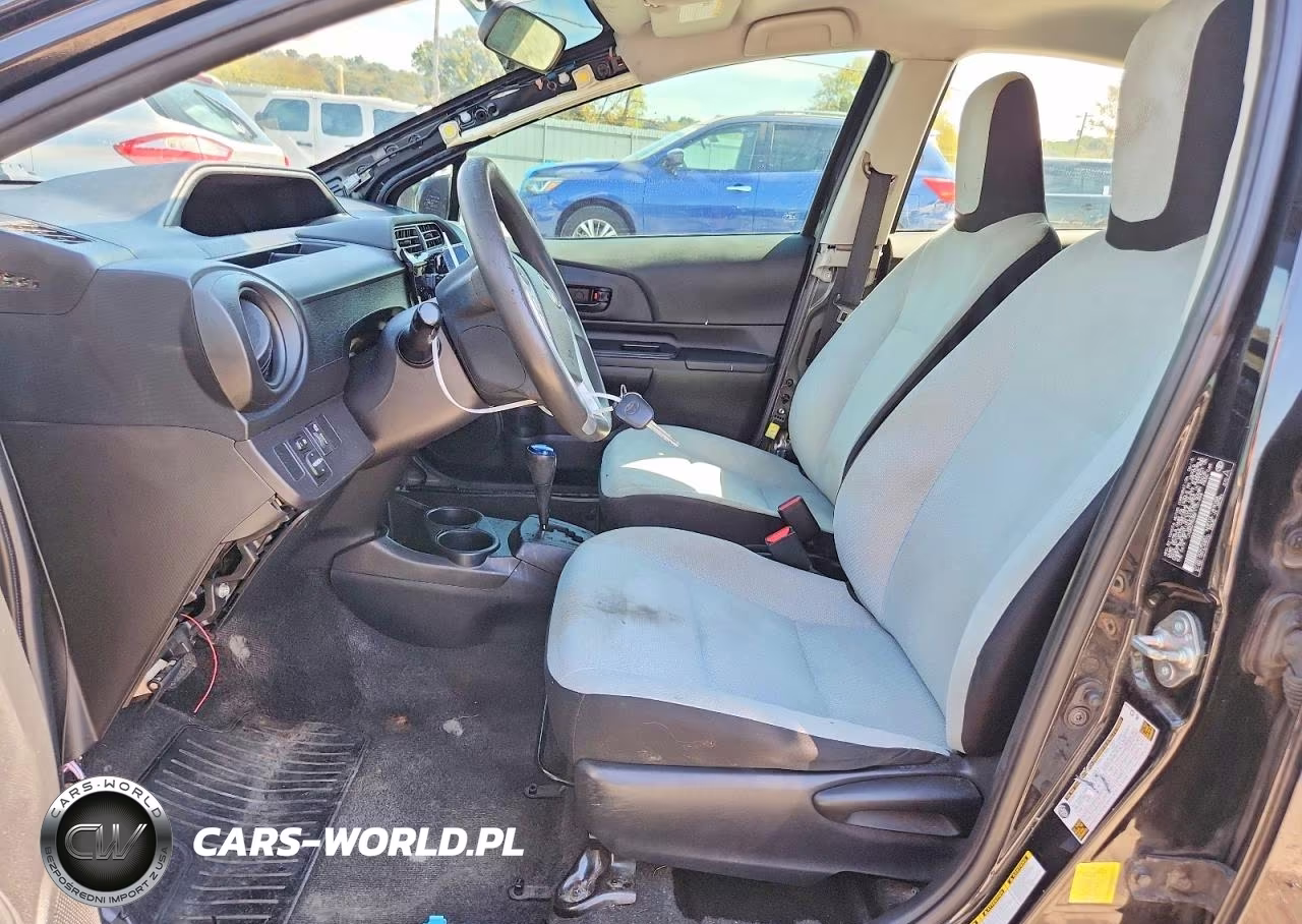 2015 Toyota Prius C One VIN:JTDKDTB35F1101494 - 7