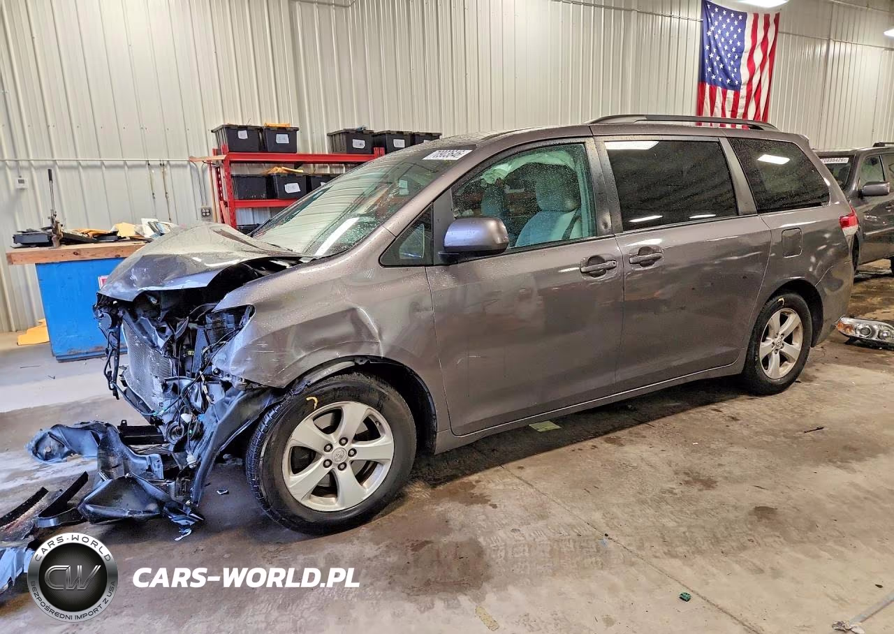 2014 Toyota Sienna Le – zdjęcie 1 z 14