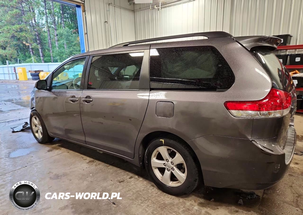 2014 Toyota Sienna Le VIN:5TDKK3DC3ES457849 - 2