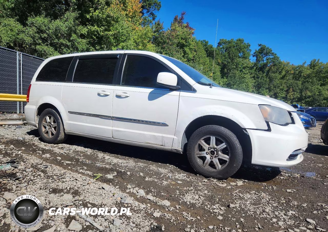 2011 Chrysler Town & Country Touring VIN:2A4RR5DGXBR745889 - 4