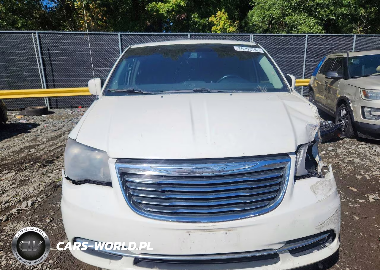 2011 Chrysler Town & Country Touring VIN:2A4RR5DGXBR745889 - 5
