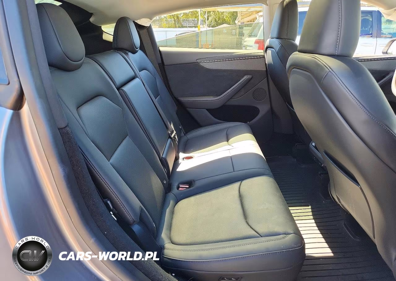 2026 Tesla Model Y VIN:7SAYGDEEXTF518104 - 10