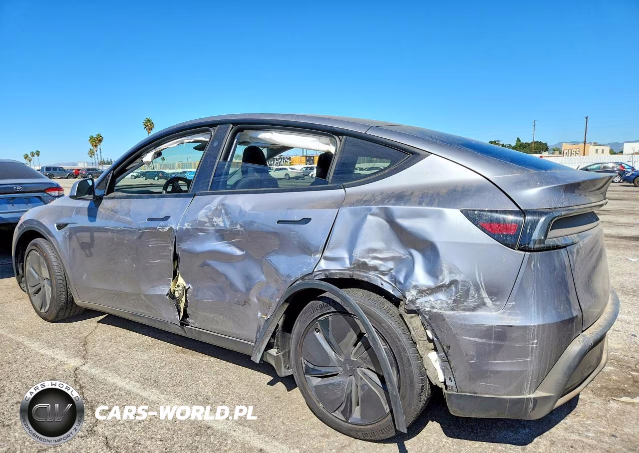 2026 Tesla Model Y VIN:7SAYGDEEXTF518104 - 2