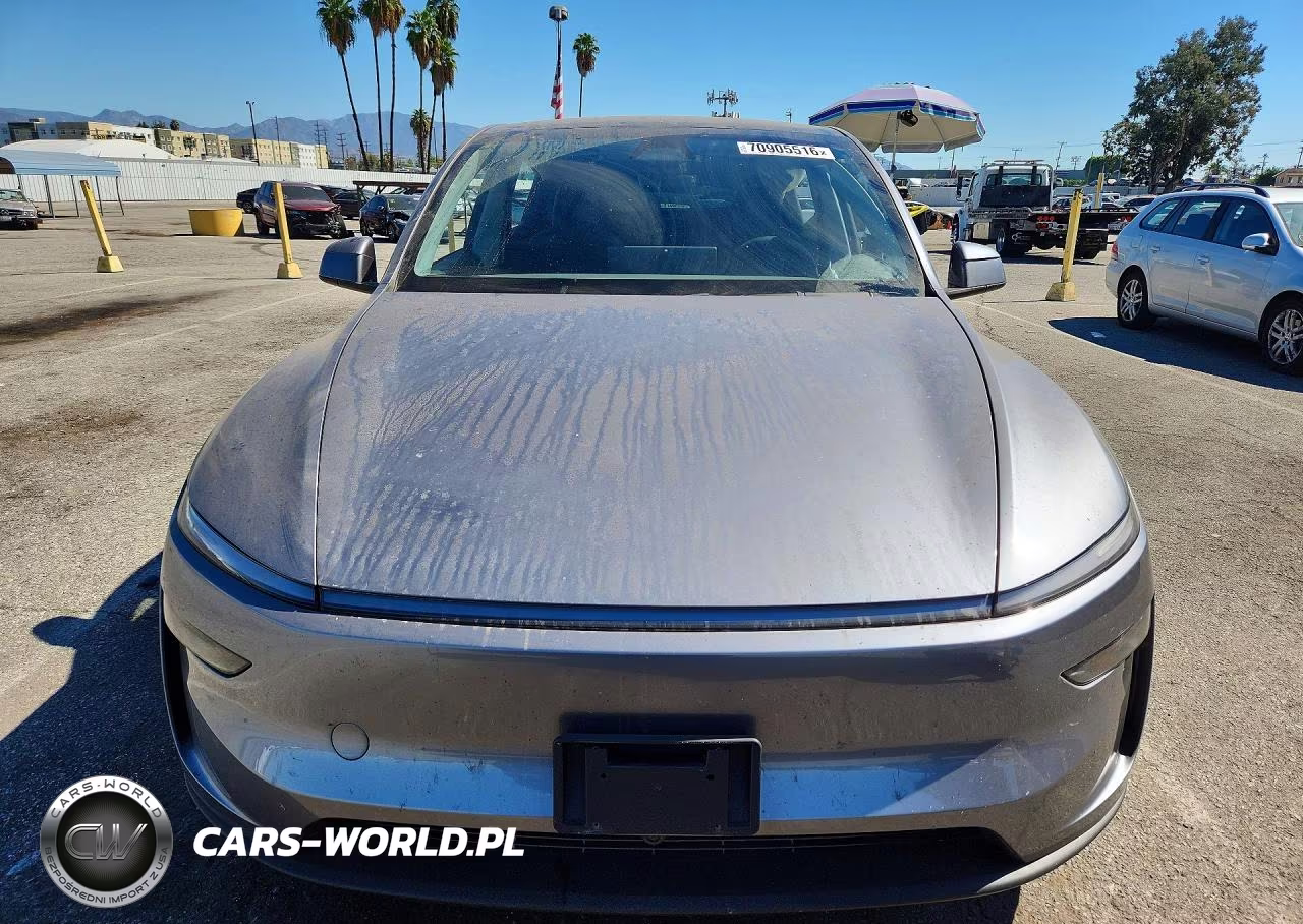 2026 Tesla Model Y VIN:7SAYGDEEXTF518104 - 5