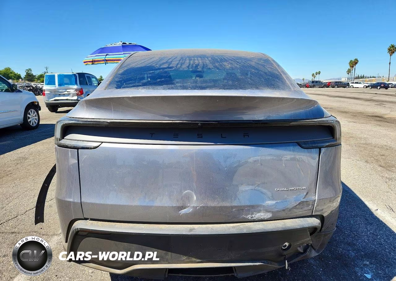 2026 Tesla Model Y VIN:7SAYGDEEXTF518104 - 6