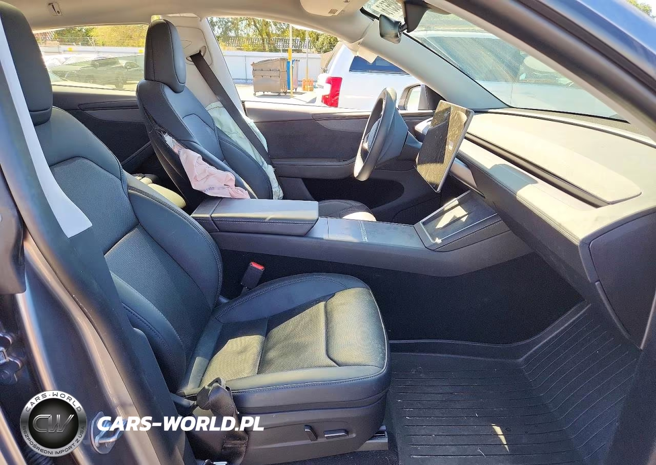 2026 Tesla Model Y VIN:7SAYGDEEXTF518104 - 7