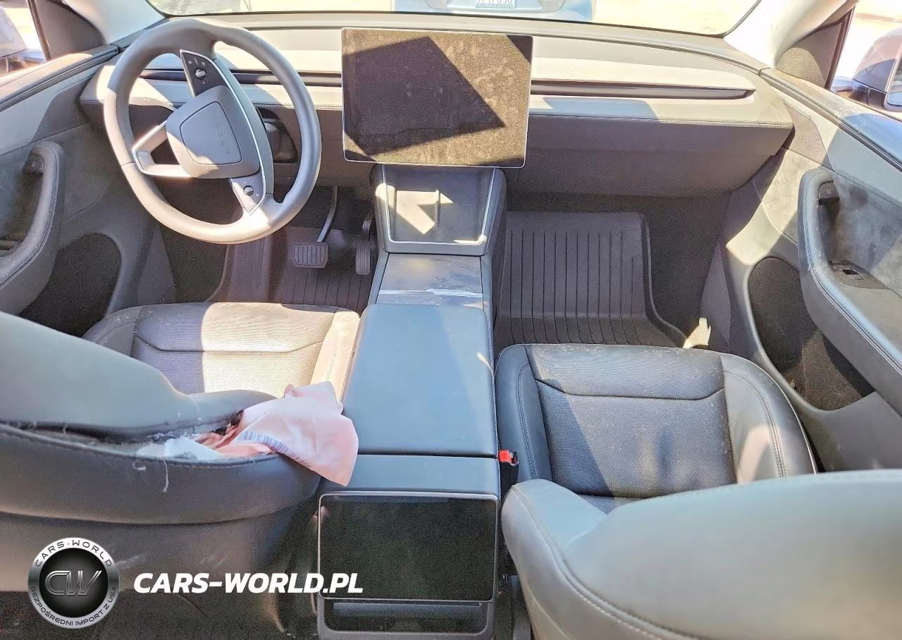 2026 Tesla Model Y VIN:7SAYGDEEXTF518104 - 8