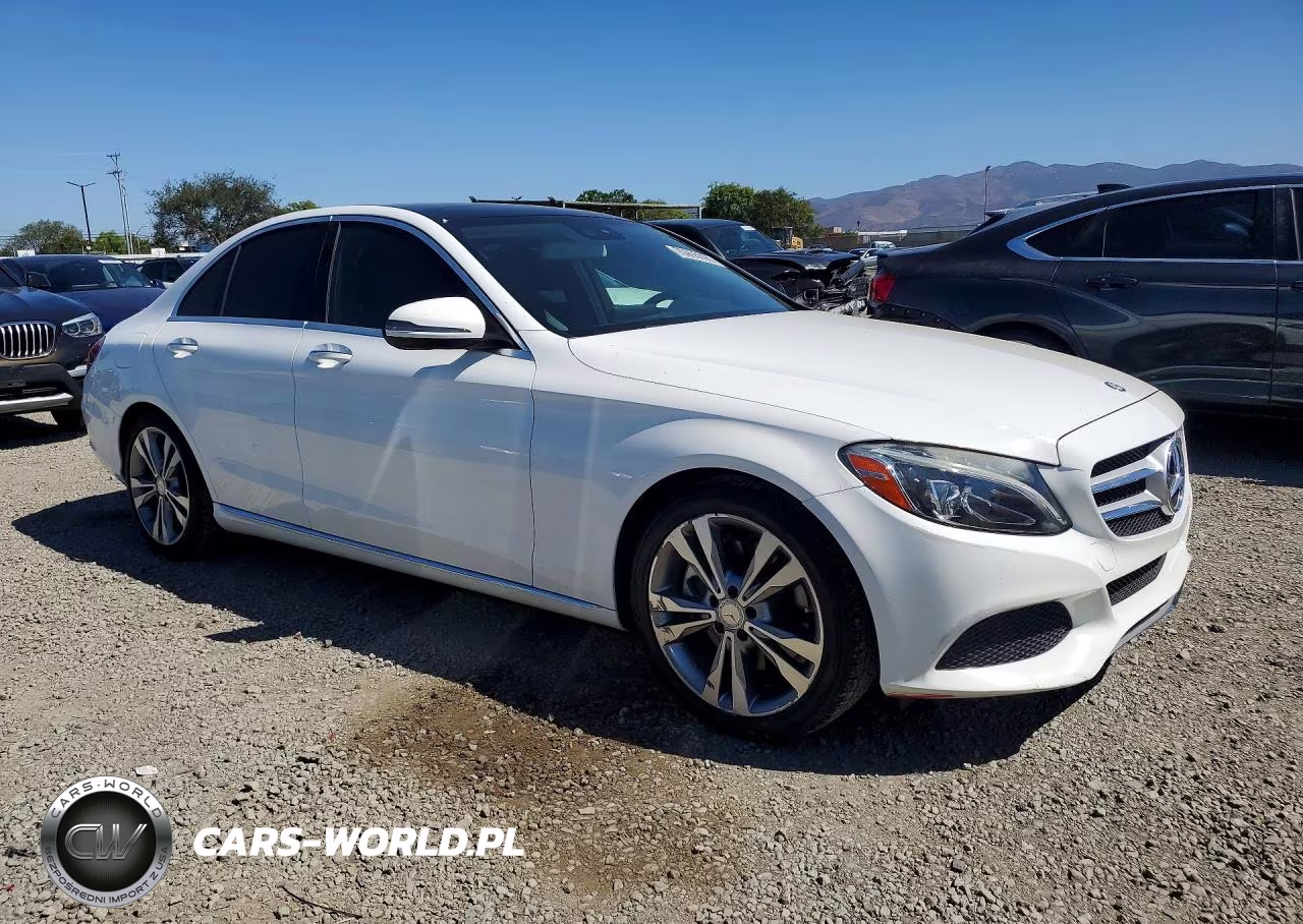 2017 Mercedes-Benz C 300 VIN:55SWF4JB1HU196526 - 4