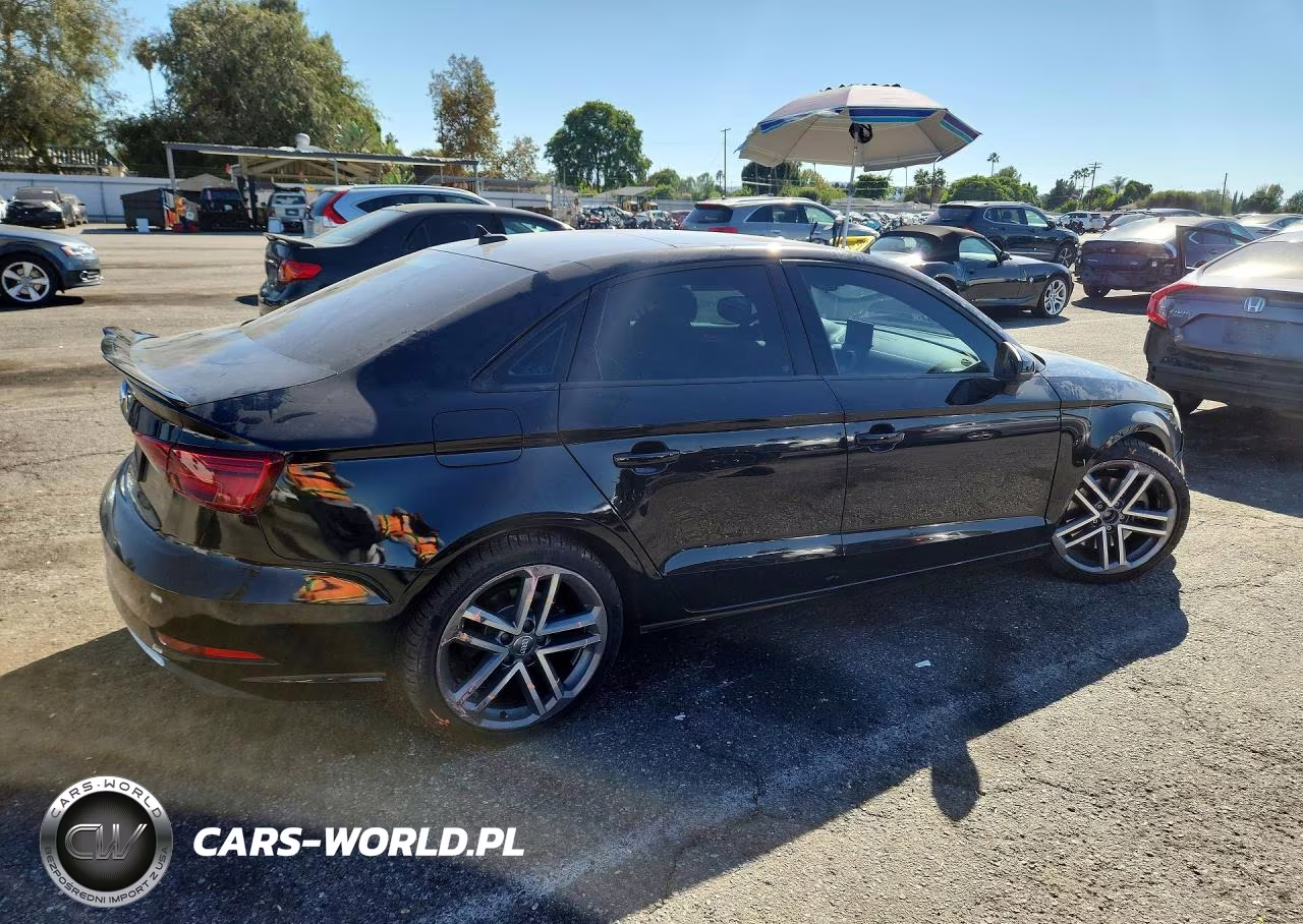 2018 Audi A3 Premium VIN:WAUAUGFF7J1057785 - 3