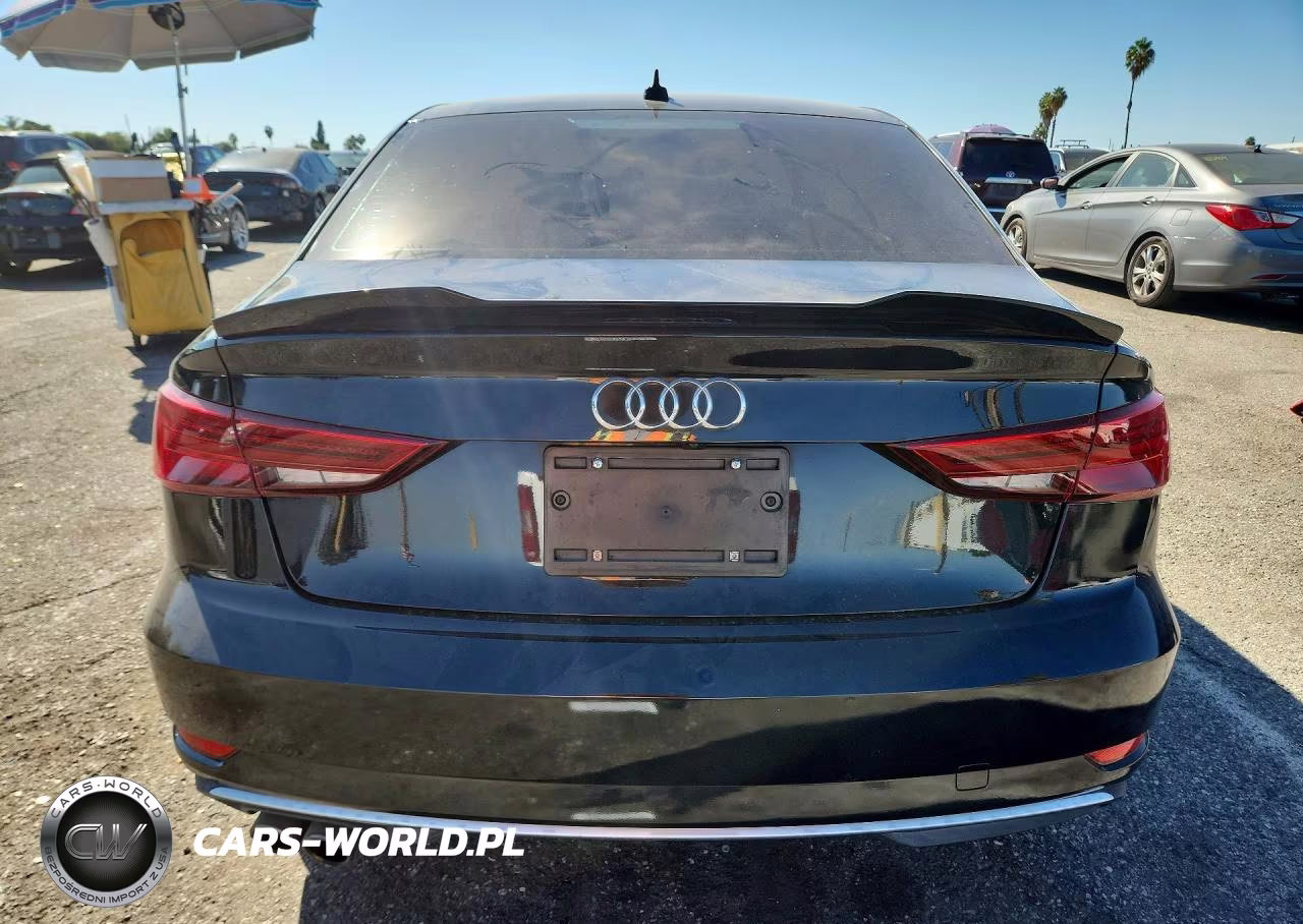 2018 Audi A3 Premium VIN:WAUAUGFF7J1057785 - 6