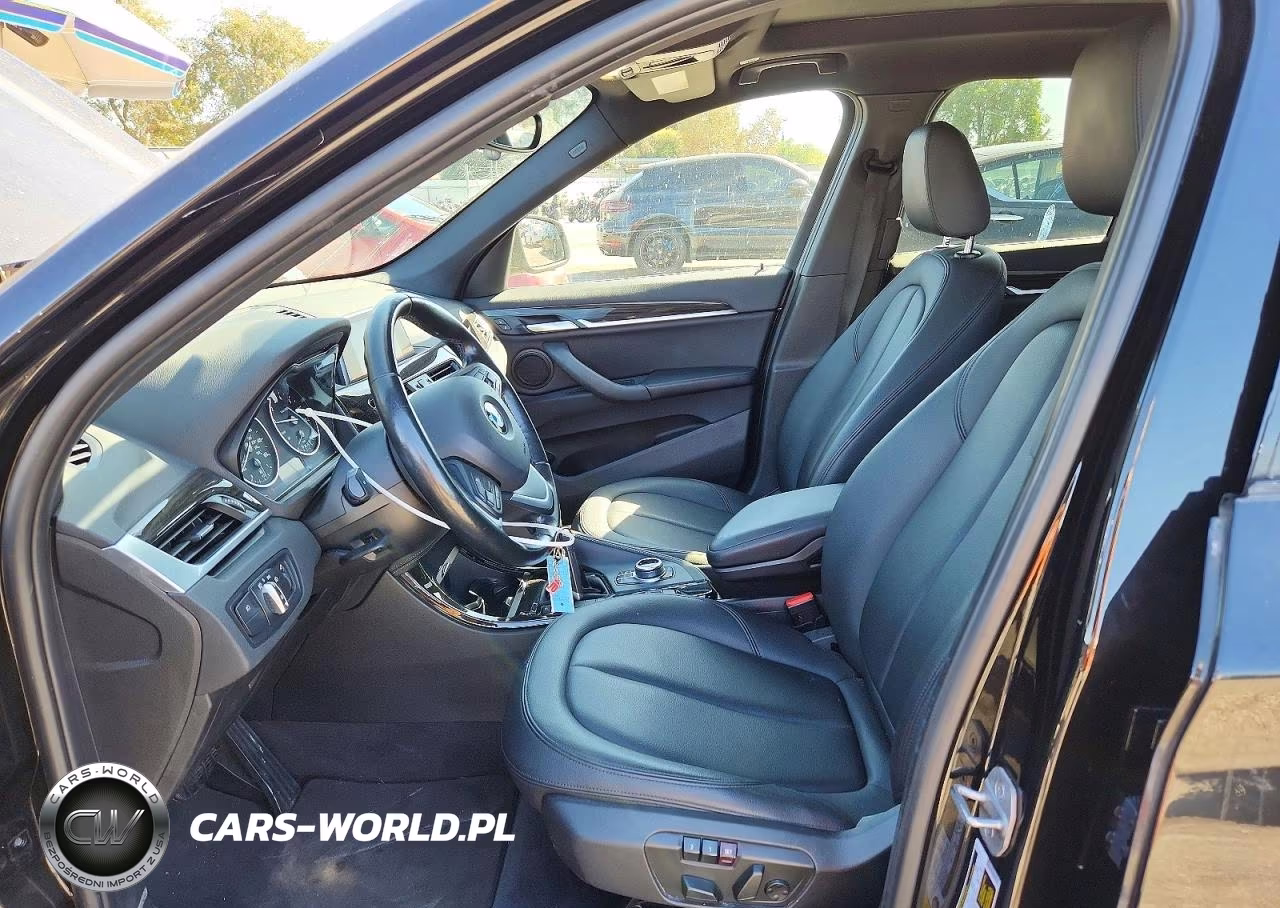 2018 BMW X1 xDrive28I VIN:WBXHT3C31J5K24662 - 7