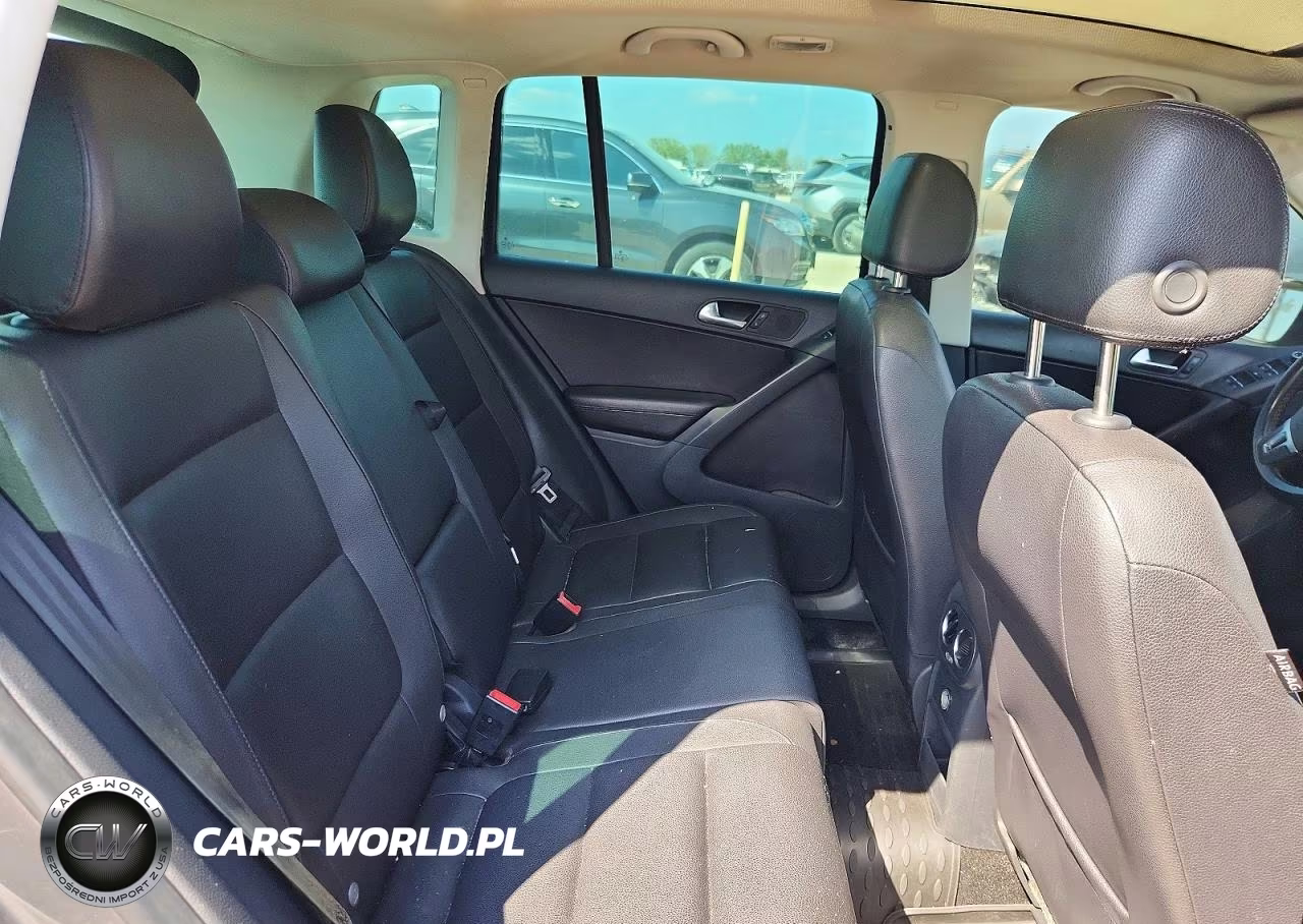 2012 Volkswagen Tiguan S VIN:WVGAV7AX2CW004039 - 10