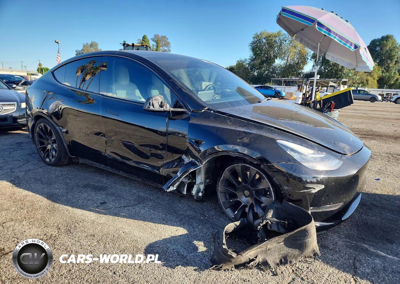 2022 Tesla Model Y VIN:7SAYGDEE9NF416831 - 4