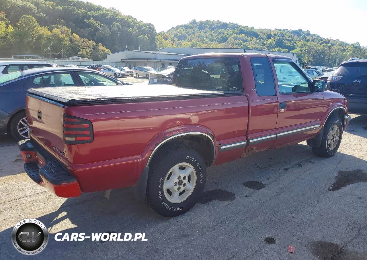 2000 Chevrolet S Truck S10 VIN:1GCDT19WXY8296728 - 3