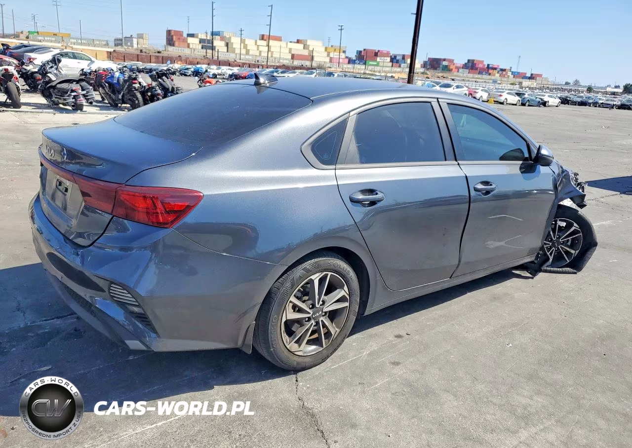 2024 Kia Forte Lxs VIN:3KPF24AD3RE800129 - 3
