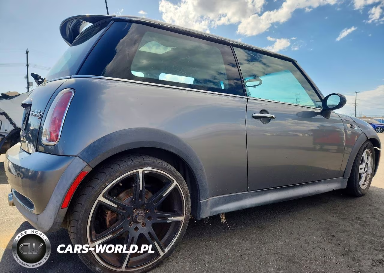 2006 Mini Cooper S VIN:WMWRE33576TJ37894 - 3