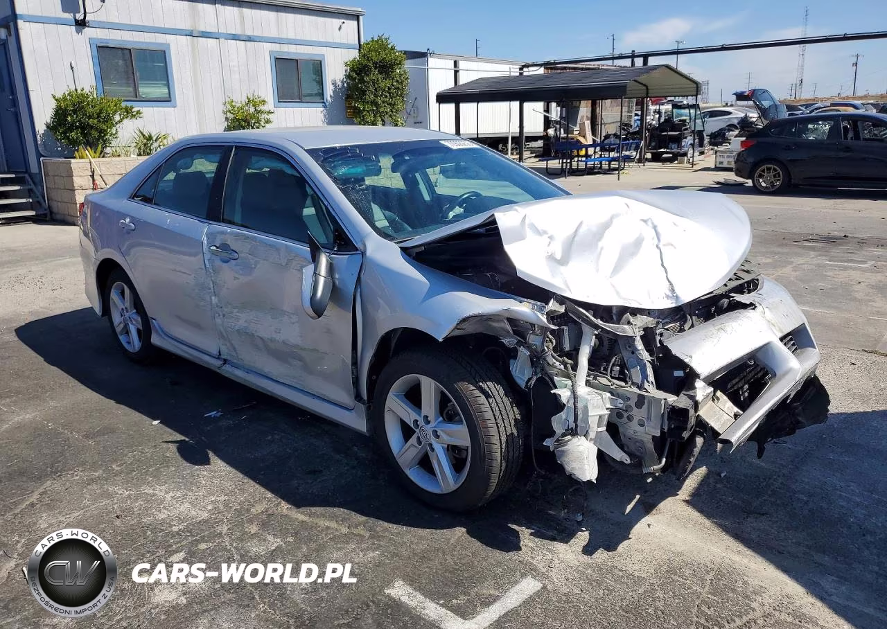 2014 Toyota Camry Se VIN:4T1BF1FK3EU763308 - 4