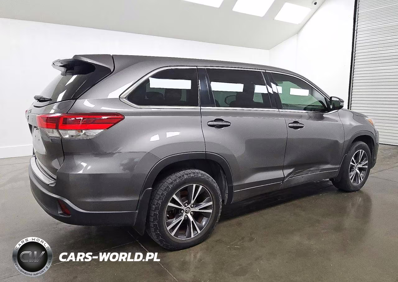 2017 Toyota Highlander Le VIN:5TDZARFHXHS032310 - 3