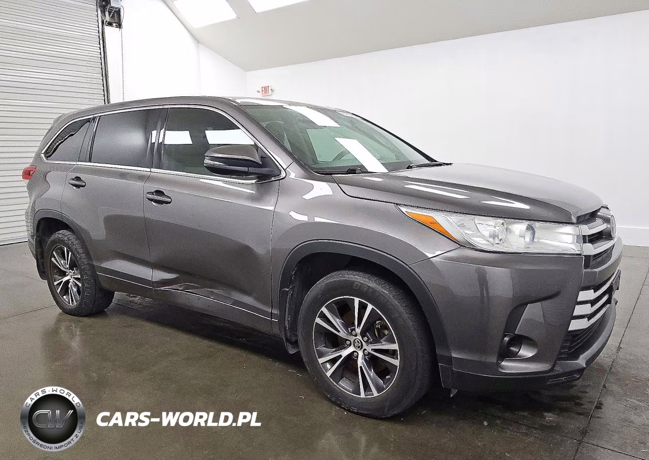 2017 Toyota Highlander Le VIN:5TDZARFHXHS032310 - 4