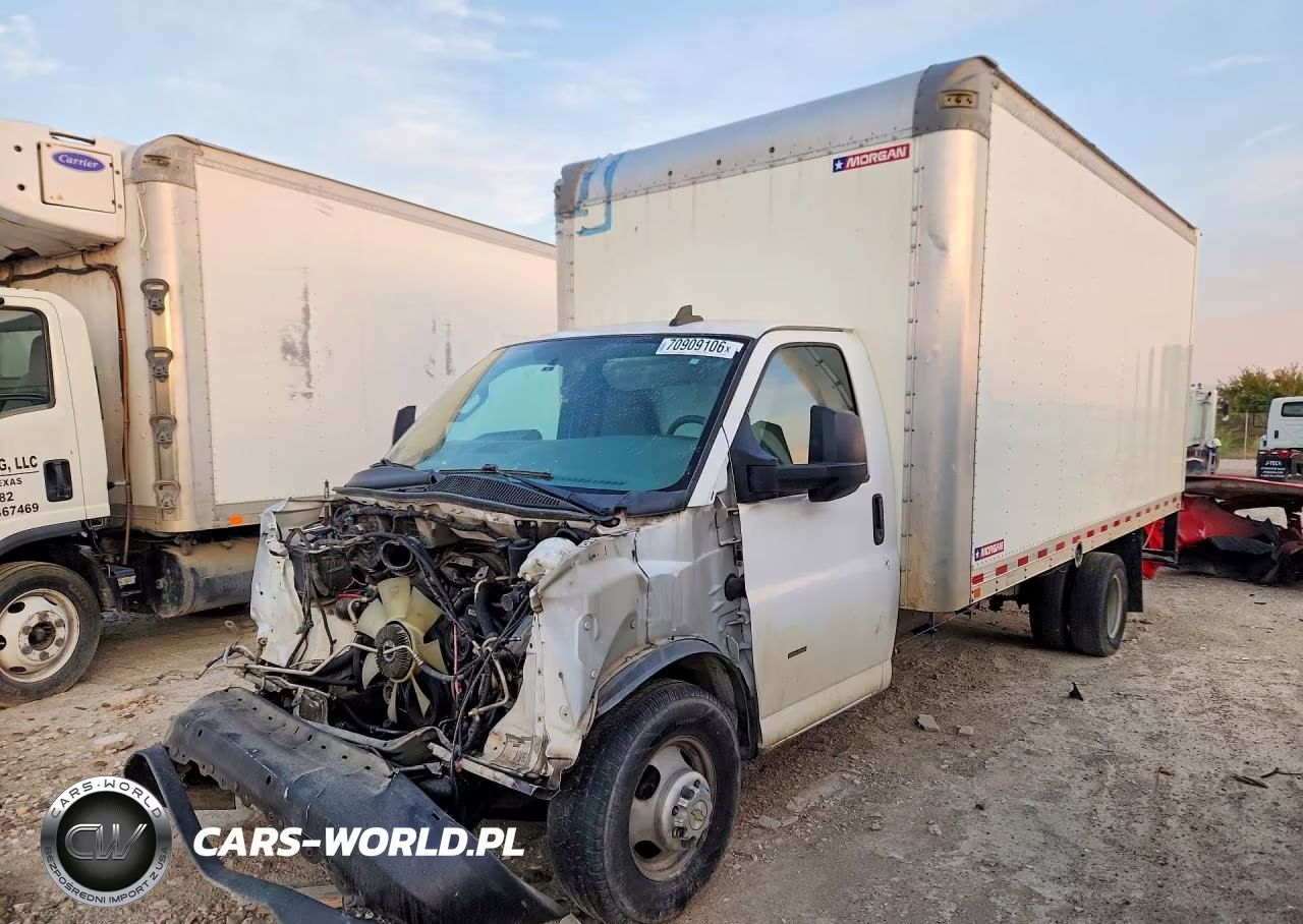 2021 Chevrolet Express Box Truck