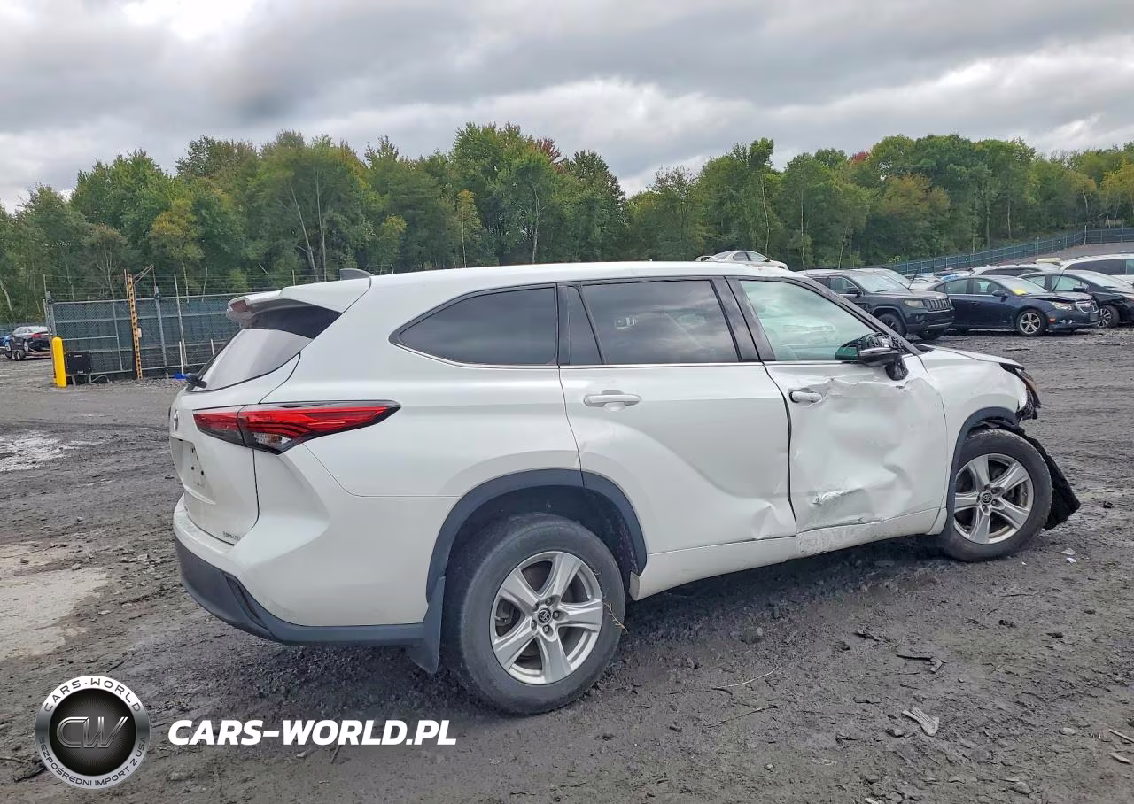 2022 Toyota Highlander Le VIN:5TDBZRBH9NS223082 - 3