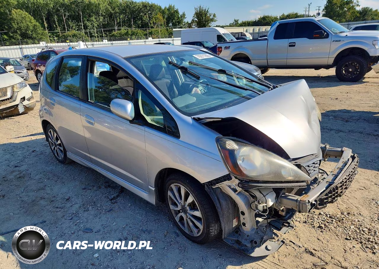 2013 Honda Fit Sport VIN:JHMGE8H58DC047844 - 4