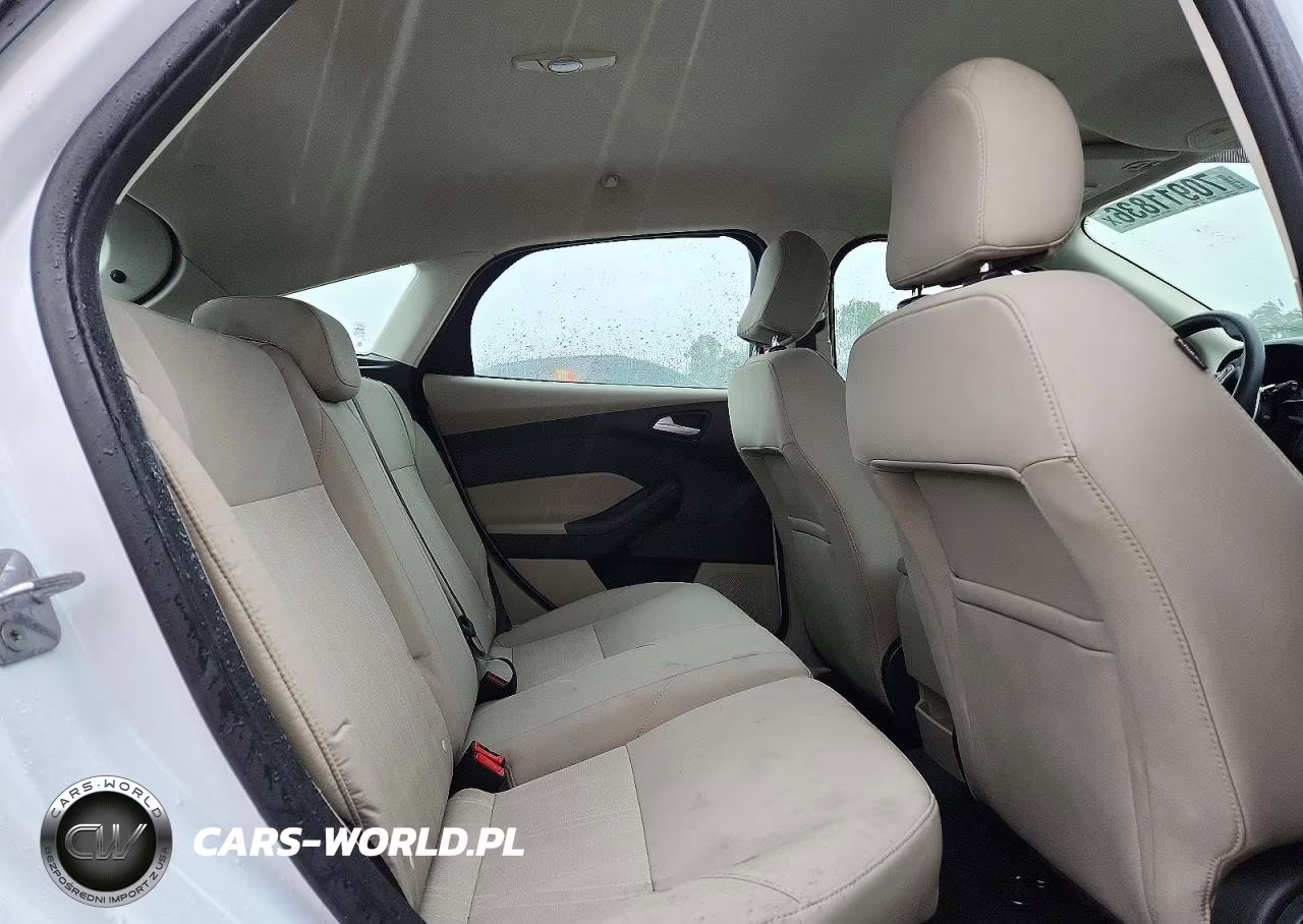2017 Ford Focus Se VIN:1FADP3K27HL208244 - 10